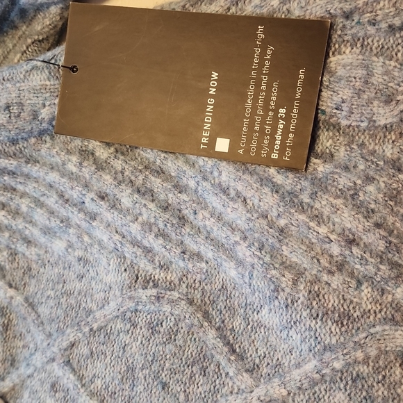 1 Broadway 38 Sweater - Picture 3 of 3